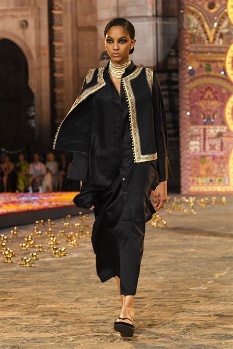 dior fall 2023 mumbai